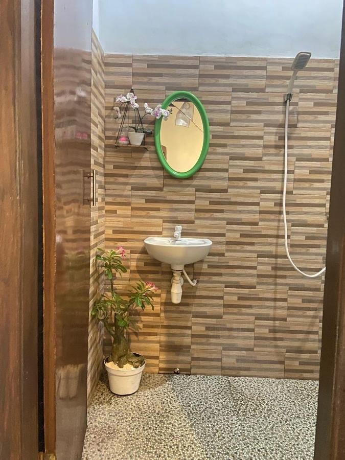 Kuwera Homestay Batununggul Buitenkant foto